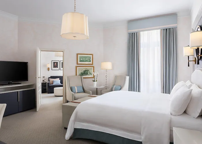 Bristol, A Luxury Collection Hotel, מלון 5*