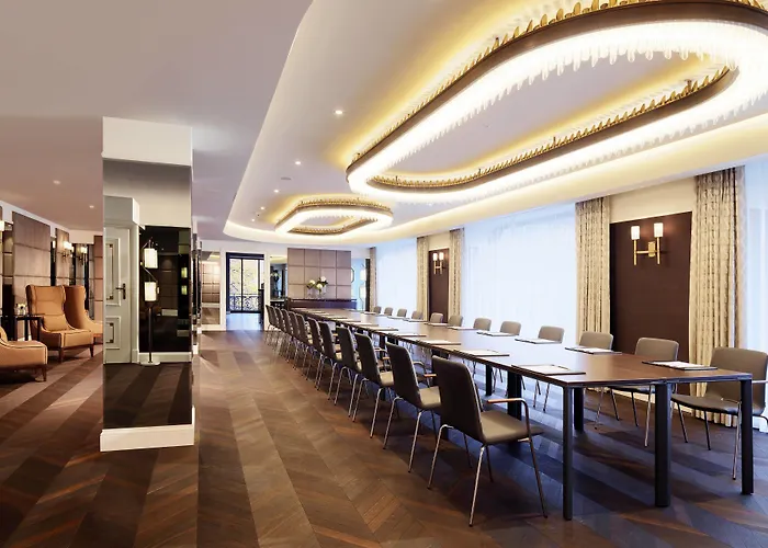 Bristol, A Luxury Collection Hotel, מלון 5*