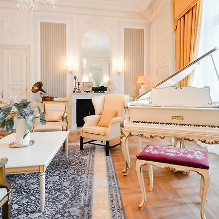 Bristol, A Luxury Collection Hotel, מלון 5*