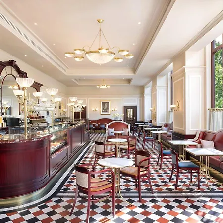 Bristol, A Luxury Collection Hotel, מלון