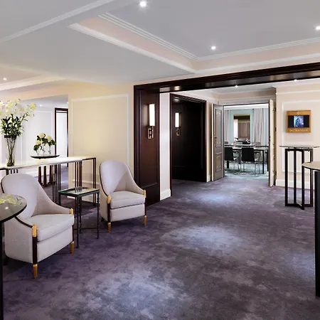Готель Bristol, A Luxury Collection Hotel,